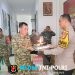 Polsek Setu Beri Kejutan HUT TNI ke-81 kepada Koramil Setu, Perkuat Sinergitas TNI–Polri