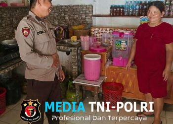Patroli Siang, Polsek Kuala Behe Ingatkan Warga Tetap Waspada terhadap Orang Tak Dikenal