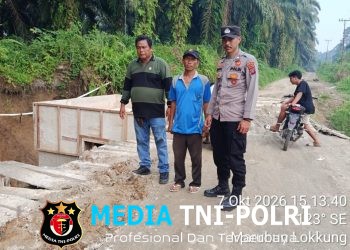 Berikan Pengamanan Progres Pembangunan Jembatan Pasca Longsor, Polsek Dolok Silau Dukung Pemulihan Infrastruktur Jalan Kabupaten