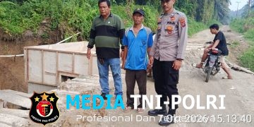 Berikan Pengamanan Progres Pembangunan Jembatan Pasca Longsor, Polsek Dolok Silau Dukung Pemulihan Infrastruktur Jalan Kabupaten