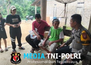 Sentuhan Humanis Polri, Polsek Mempawah Hulu Pastikan Kesehatan Lansia yang Ditemukan di Hutan