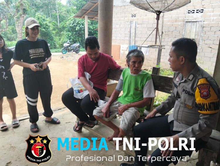 Sentuhan Humanis Polri, Polsek Mempawah Hulu Pastikan Kesehatan Lansia yang Ditemukan di Hutan