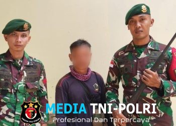 Gencarkan Komsos dan Edukasi Hukum, Satgas Pamtas Yonarmed 13/Nanggala Terima Penyerahan Sukarela 1 Pucuk Senjata Api Rakitan Jenis Bowman dari Warga Perbatasan