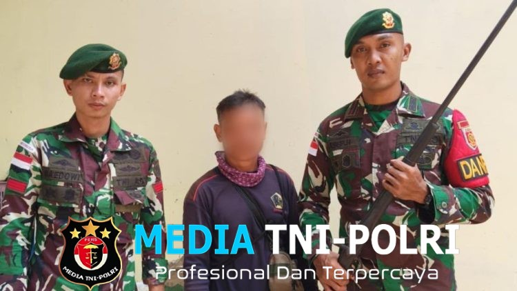 Gencarkan Komsos dan Edukasi Hukum, Satgas Pamtas Yonarmed 13/Nanggala Terima Penyerahan Sukarela 1 Pucuk Senjata Api Rakitan Jenis Bowman dari Warga Perbatasan
