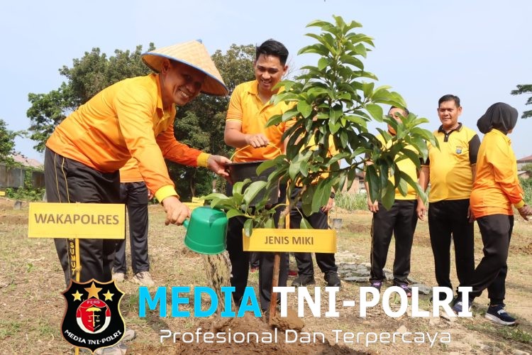 Kapolres Binjai Pimpin Olahraga Bersama, Tanam 100 Pohon Alpukat untuk Dukung Kelestarian Lingkungan