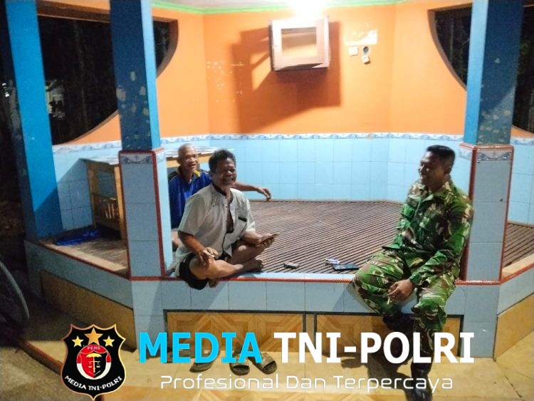 Patroli Malam di Nogosari, Babinsa Ajak Warga Perkuat Ronda dan Waspada Bahaya Kebakaran