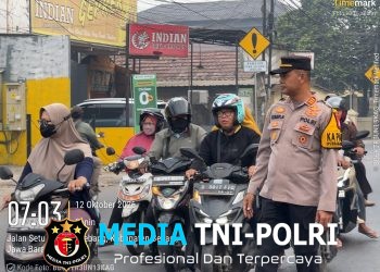 Polsek Setu Hadir di Jam Sibuk Pagi, Atur Lalu Lintas dan Ingatkan Pengendara Utamakan Keselamatan