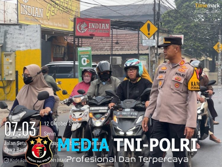 Polsek Setu Hadir di Jam Sibuk Pagi, Atur Lalu Lintas dan Ingatkan Pengendara Utamakan Keselamatan