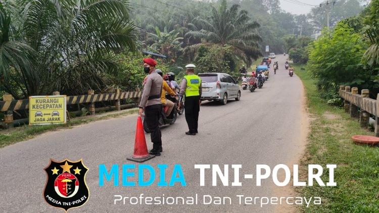 197 Personel Polres Landak Diterjunkan, Atur Lalu Lintas Pagi di Titik Rawan Macet dan Kecelakaan