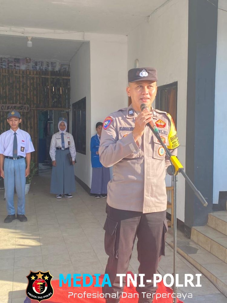 Polisi Pendamping Sekolah, Polsek Cibarusah Ajak Pelajar SMAN 2 Cibarusah Jauhi Kenakalan Remaja dan Bijak Bermedia Sosial
