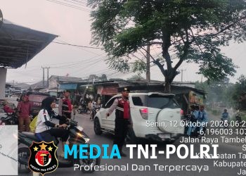 Pastikan Kelancaran Aktivitas Pagi, Polsek Tambelang Hadir Berikan Pelayanan Pengaturan Lalu Lintas di Kawasan Pasar
