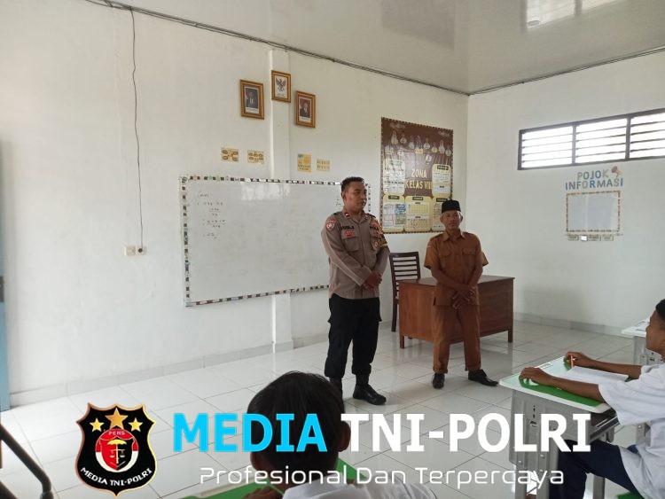 Cegah Bullying dan Tawuran Pelajar, Polsek Cabangbungin Hadir di SMP Al-Mughni melalui Program Police Go to School