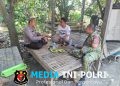 Pererat Silaturahmi dengan Warga, Bhabinkamtibmas Polsek Tambelang Sambangi Masyarakat Desa Sukadaya