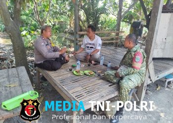 Pererat Silaturahmi dengan Warga, Bhabinkamtibmas Polsek Tambelang Sambangi Masyarakat Desa Sukadaya