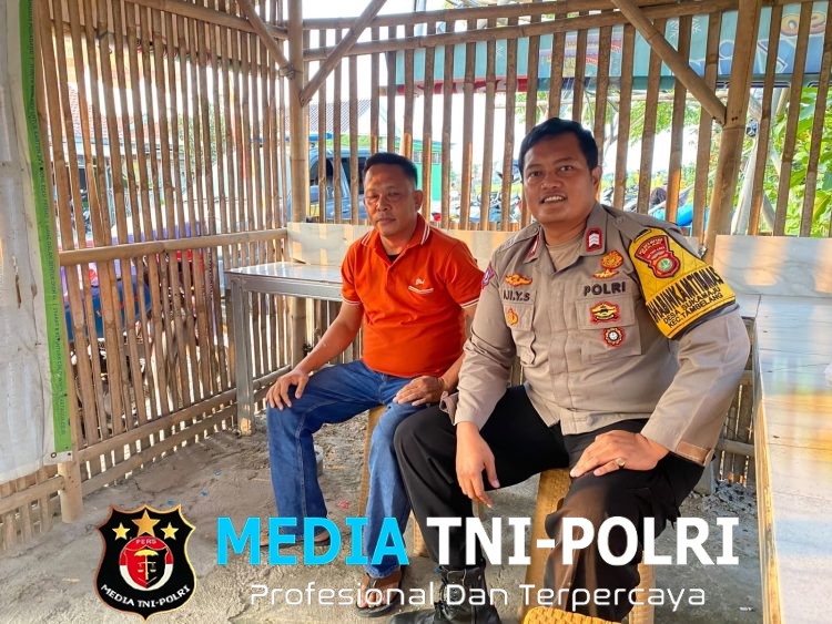 Perkuat Kedekatan dengan Masyarakat, Bhabinkamtibmas Polsek Tambelang Sambangi Warga Desa Sukamaju melalui Program DDS