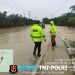 Respons Cepat Laporan Call Center 110, Polsek Padang Tualang Atur Lalu Lintas di Jalan Sumur Bor yang Tergenang Air