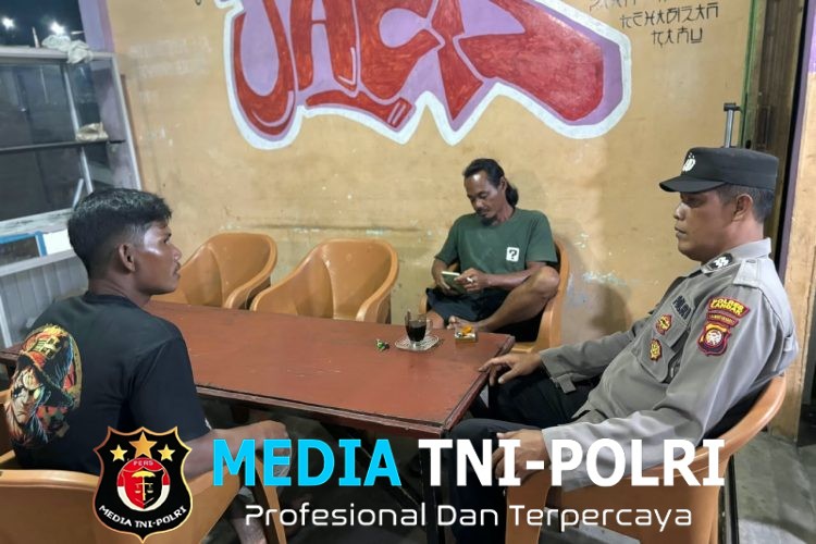 Minggu Malam Penuh Kepedulian, Personel Polsek Mandor Turun Langsung Sapa dan Edukasi Warga