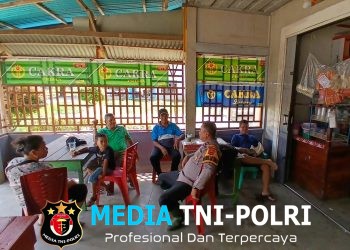 Bhabinkamtibmas Polsek Menyuke Sambangi Warga Berikan Himbauan Kamtibmas