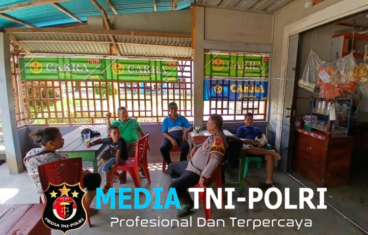 Bhabinkamtibmas Polsek Menyuke Sambangi Warga Berikan Himbauan Kamtibmas