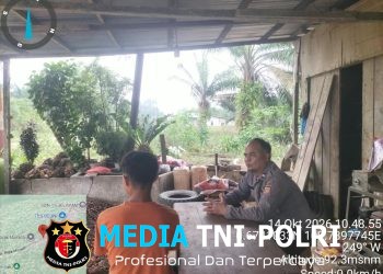 Polisi Tak Kenal Lelah! Patroli Siang Jadi Momen Sampaikan Pesan Kamtibmas kepada Warga