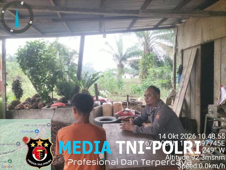 Polisi Tak Kenal Lelah! Patroli Siang Jadi Momen Sampaikan Pesan Kamtibmas kepada Warga
