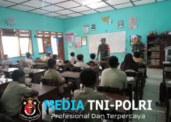 Bentengi Generasi Muda dari Lunturnya Nasionalisme, Babinsa Tangen Tanamkan Wawasan Kebangsaan di Sekolah Dasar