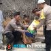 Jumat Berkah Penuh Kepedulian, Kapolsek Pebayuran Turun Langsung Salurkan Bantuan Sembako kepada Warga Sakit dan Kurang Mampu