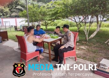 Dengan Slogan “Polisi Bersama Masyarakat”, Anggota Jelimpo Sambangi Warga Sambil Ngopi