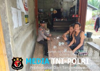 Polisi Menyapa, Warga Waspada! Polsek Air Besar Ingatkan Bahaya Kejahatan Saat Patroli Siang