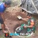 Tingkatkan Sanitasi Sehat, Babinsa Koramil 0808/11 Binangun Gotong Royong Buat Jamban Warga