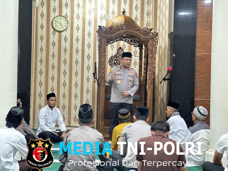 Kapolda dan Wakapolda Lampung Gelar Subuh Keliling di Dua Masjid, Pererat Silaturahmi dan Perkuat Kamtibmas
