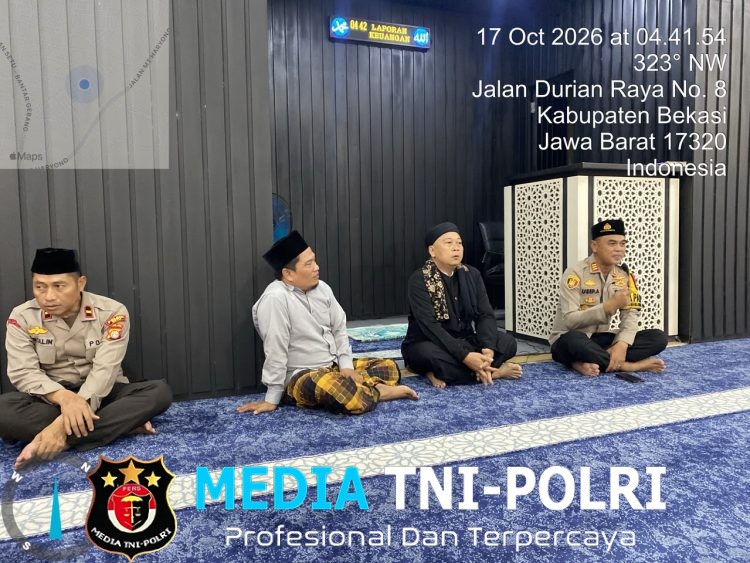 Kapolsek Setu Pimpin Subuh Keliling di Masjid Babusalam, Ajak Jemaah Waspadai Kejahatan Jalanan hingga Penipuan Online