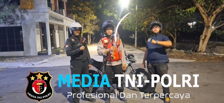 Gerak Cepat Polsek Babelan Gagalkan Aksi Tawuran Remaja, Tiga Celurit Berhasil Diamankan Saat Patroli Dini Hari
