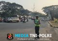 Pastikan Kelancaran Aktivitas Pagi, Unit Lantas Polsek Cikarang Pusat Hadir Atur Lalu Lintas di Perempatan Pasar Modern Deltamas