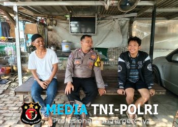 Sambangi Warga Bojongsari, Bhabinkamtibmas Polsek Kedungwaringin Ajak Masyarakat Aktif Jaga Keamanan Lingkungan