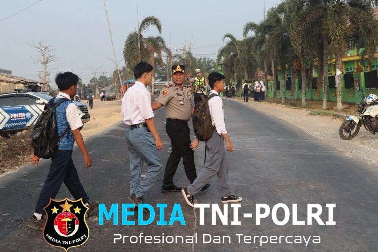 Kapolres Mesuji Pimpin Pengaturan Lalu Lintas di Titik Rawan Kemacetan dan Kawasan Sekolah