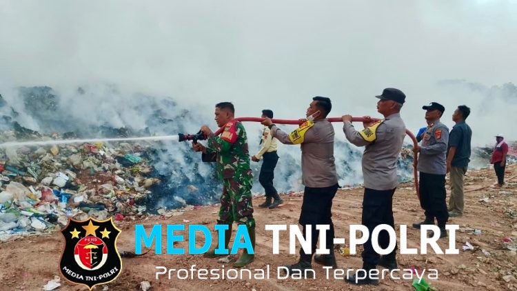 Personel Gabungan Berjibaku Padamkan Kebakaran TPA Bandar Jaya, Pendinginan Berlanjut