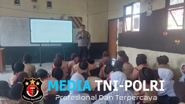 Bangun Generasi Disiplin dan Berkarakter, Polsek Cabangbungin Edukasi Pelajar SMPN Satu Atap tentang Bahaya Tawuran dan Narkoba
