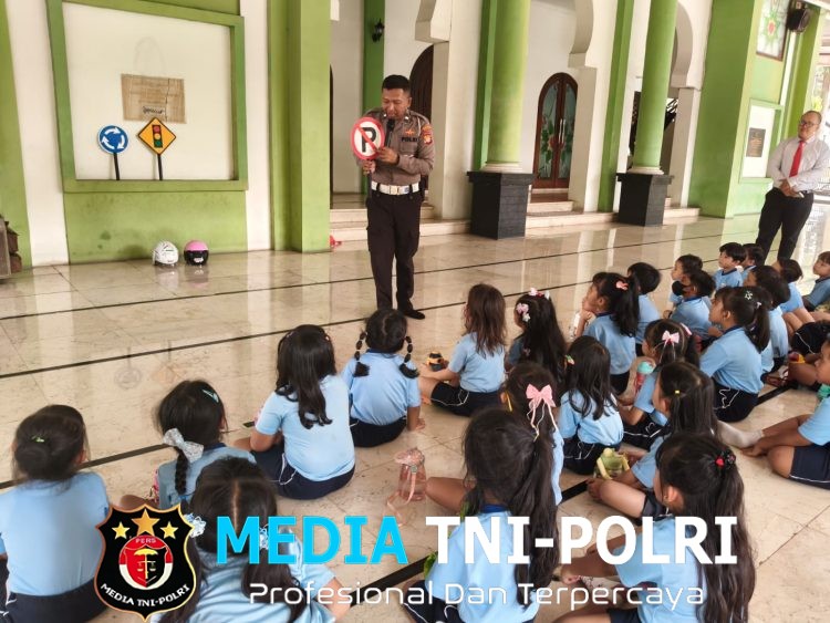 Belajar Sambil Bermain, Sat Lantas Polres Metro Bekasi Kenalkan Tertib Berlalu Lintas kepada Anak TK Presiden Jababeka