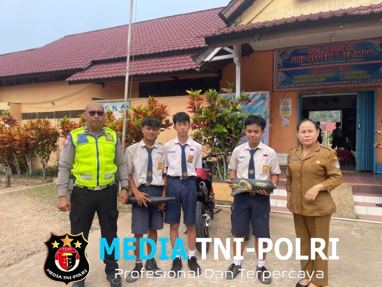 Police Goes To School, Satlantas Polres Landak Edukasi Pelajar SMPN 1 Jelimpo soal Keselamatan Berlalu Lintas dan Bahaya Bullying
