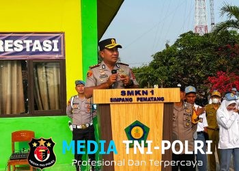 Kapolres Mesuji Jadi Inspektur Upacara di SMKN 1 Simpang Pematang, Sosialisasikan Program “Polisi Bersama Masyarakat”