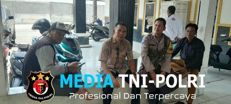 Perkuat Kamtibmas dan Cegah Penyebaran Hoaks, Bhabinkamtibmas Polsek Pebayuran Sambangi Warga Desa Kertajaya