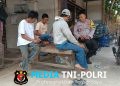 Perkuat Siskamling dan Cegah Pencurian Kendaraan, Bhabinkamtibmas Polsek Kedungwaringin Sambangi Warga Desa Karangharum