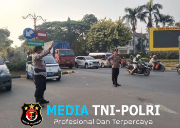 Polsek Cikarang Pusat Atur Lalu Lintas Pagi di Flyover Deltamas, Cegah Kemacetan dan Kecelakaan
