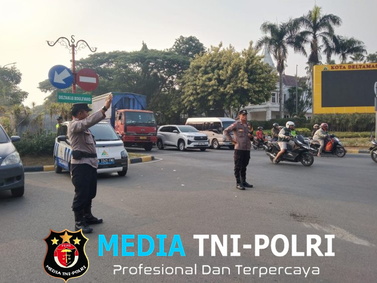 Polsek Cikarang Pusat Atur Lalu Lintas Pagi di Flyover Deltamas, Cegah Kemacetan dan Kecelakaan