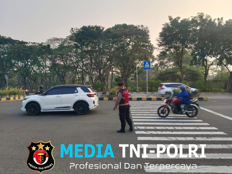 Sat Samapta Polres Metro Bekasi Gelar Pengaturan Lalu Lintas Pagi di Pertigaan Eco Water, Pastikan Kelancaran dan Keselamatan Pengguna Jalan