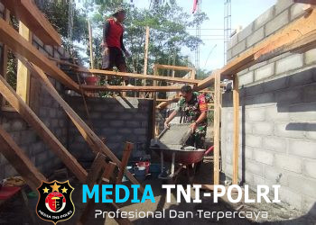 Gotong Royong Warga Dan Babinsa Koramil Binangun Bedah RTLH Milik Warga Di Blitar