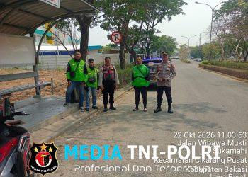Polisi Bersama Masyarakat, Polsek Cikarang Pusat Gelar Patroli Biru Dialogis Bersama Pengemudi Ojol, Antisipasi Kejahatan 3C dan Tawuran