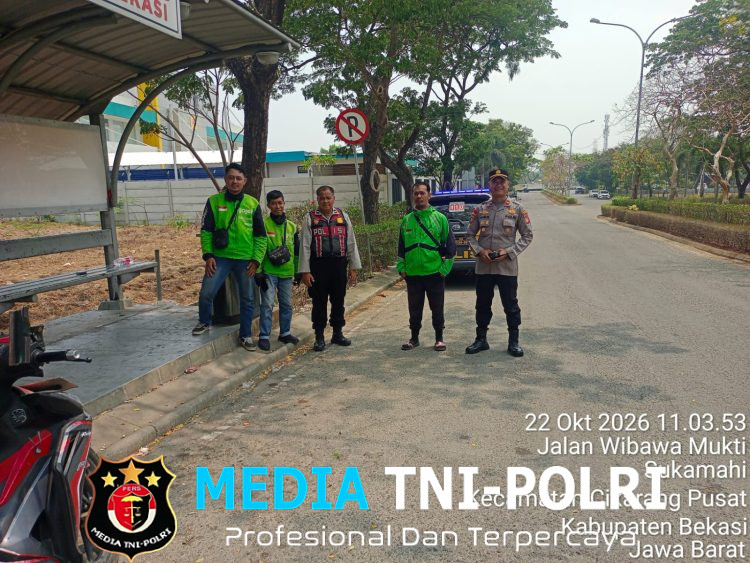 Polisi Bersama Masyarakat, Polsek Cikarang Pusat Gelar Patroli Biru Dialogis Bersama Pengemudi Ojol, Antisipasi Kejahatan 3C dan Tawuran