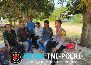 Polisi Bersama Masyarakat, Polsek Muaragembong Perkuat Cooling System Melalui Sambang Tokoh Masyarakat dan Pemuda di Desa Pantai Bakti